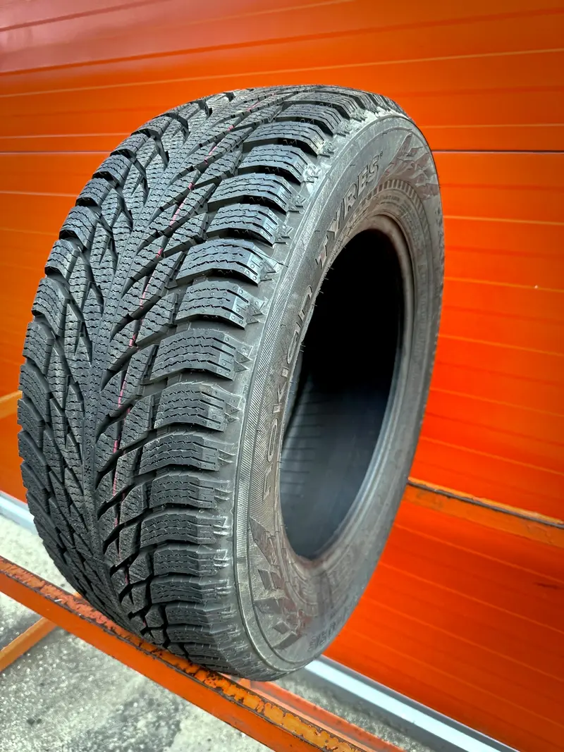 Новая шина 235/60 R16 Nokian Hakkapeliitta R3