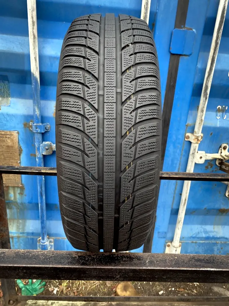 Б/у шина 235/60 R16 Toyo Snowprox S943