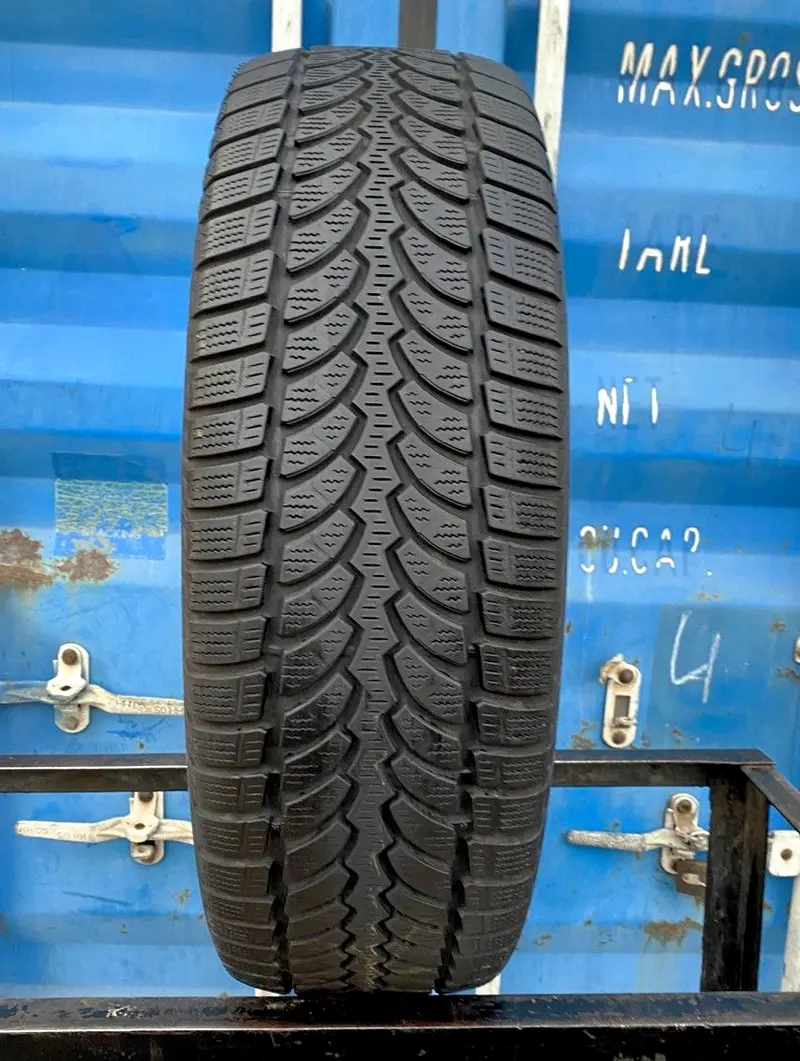 Б/у шина 235/60 R17 Bridgestone Blizzak LM-80, фото 1