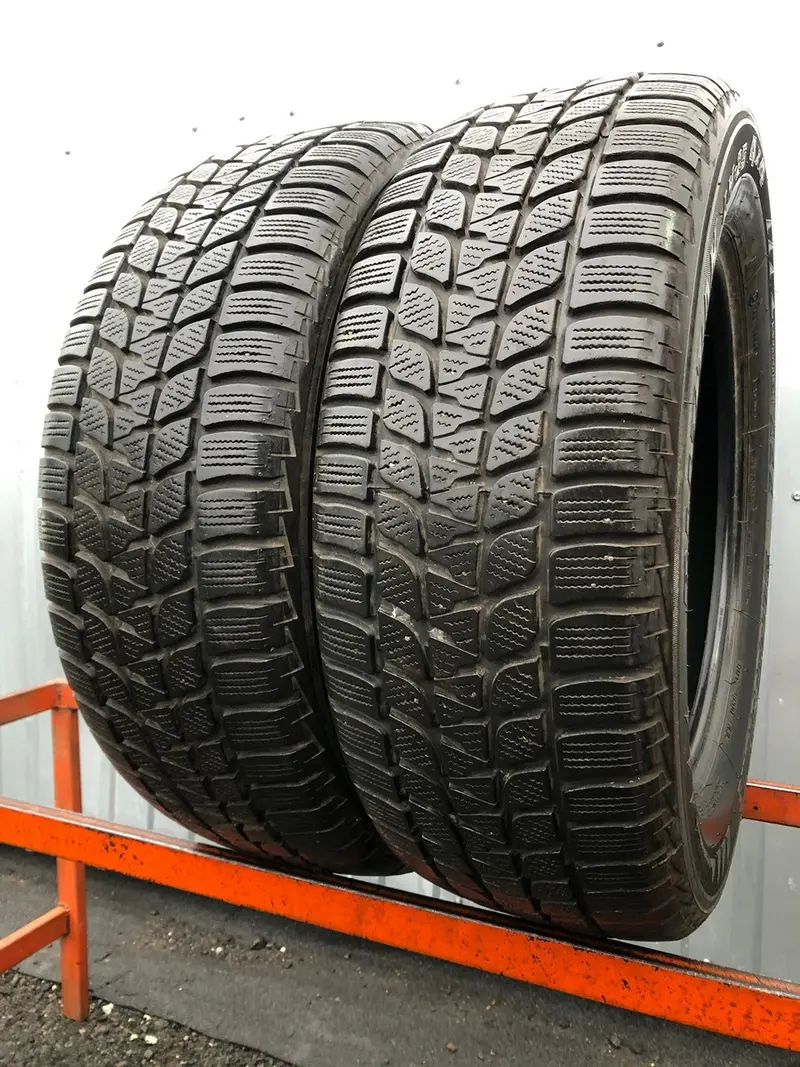 Пара б/у шин 235/60 R17 Bridgestone Blizzak LM25