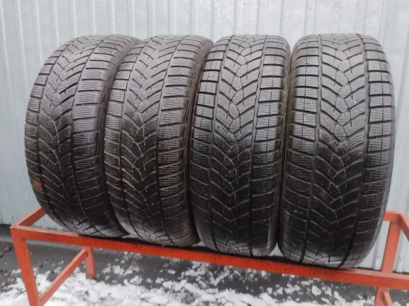 Комплект б/у шин 235/60 R17 Goodyear Ultra Grip Perfomance GEN-1