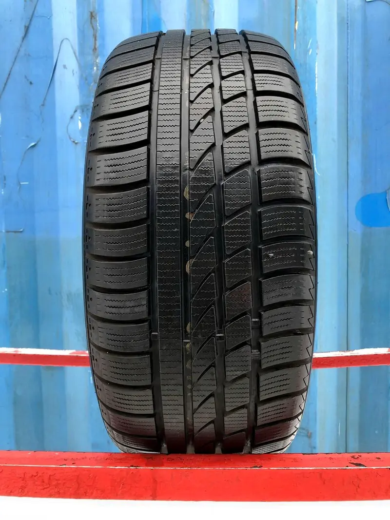 Б/у шина 235/60 R17 Hankook Ice Bear W300