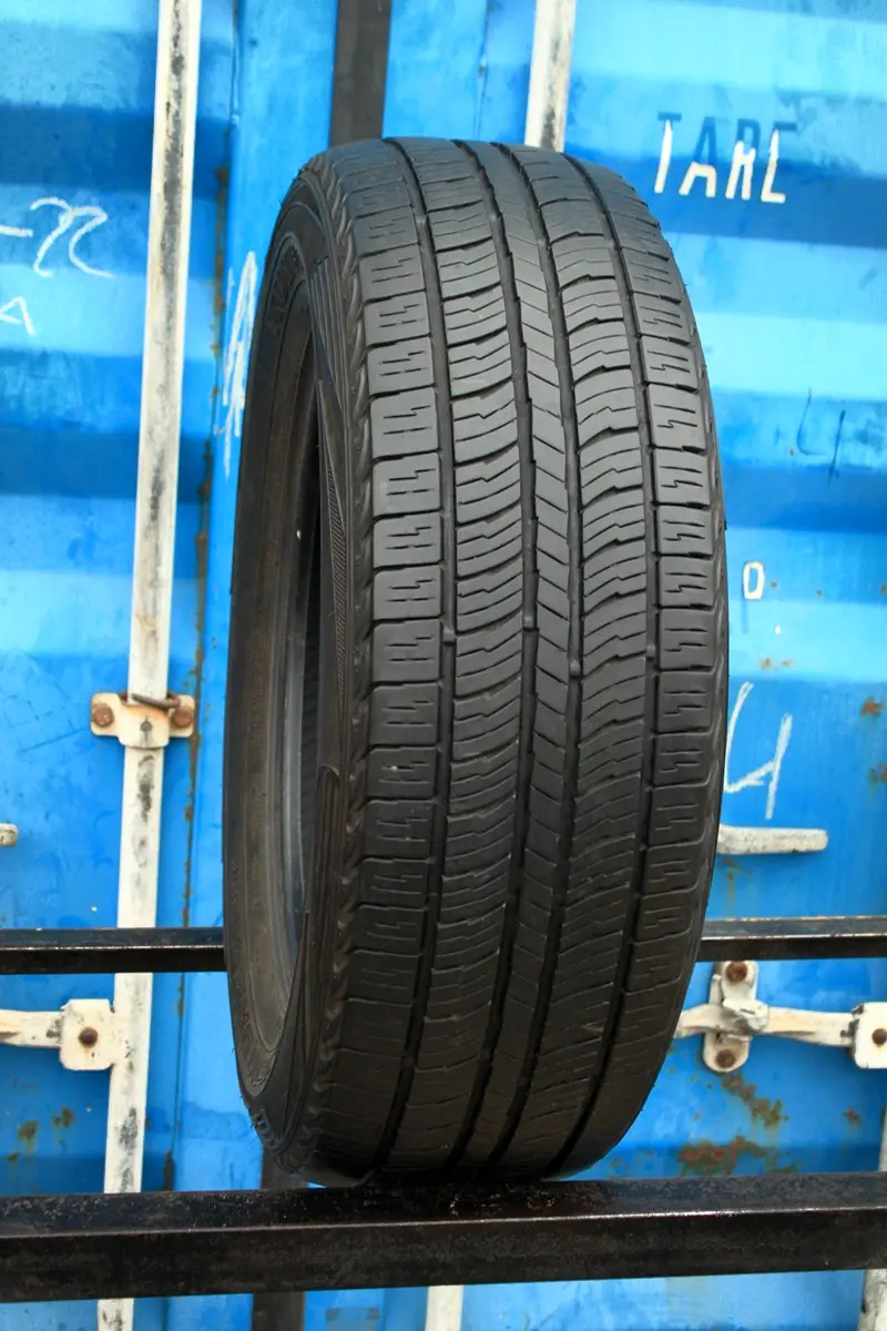 Б/у шина 235/60 R17 Kumho Road Venture APT KL51