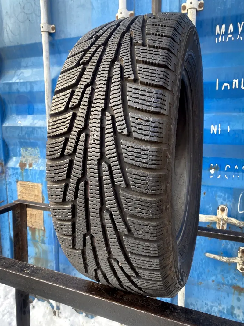 Б/у шина 235/60 R17 Nokian Hakkapeliitta R SUV