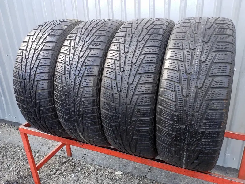 Комплект б/у шин 235/60 R17 Nokian Hakkapeliitta R SUV