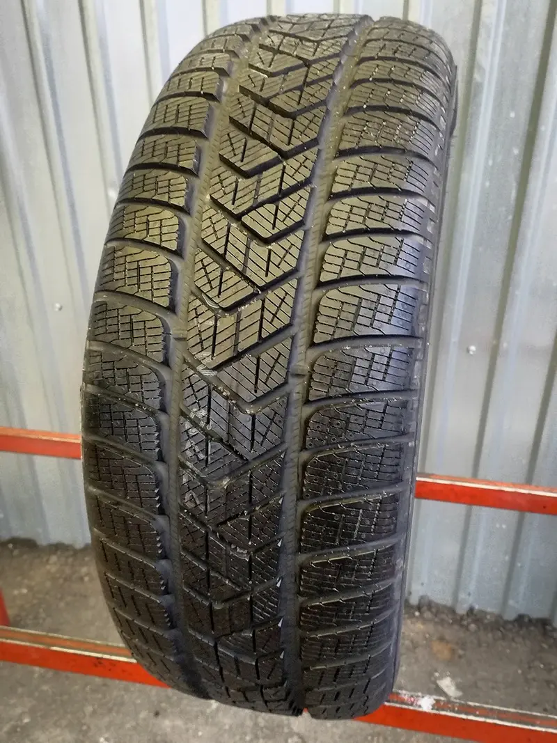 Б/у шина 235/60 R17 Pirelli Scorpion Winter