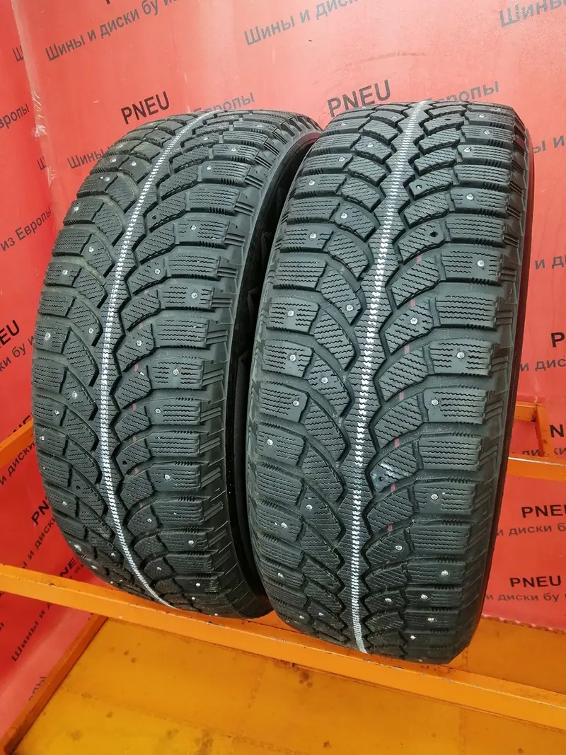 Пара б/у шин 235/60 R18 Bridgestone Blizzak Spike-01