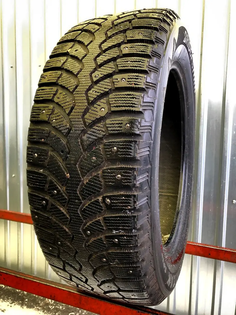 Б/у шина 235/60 R18 Bridgestone Blizzak Spike-01