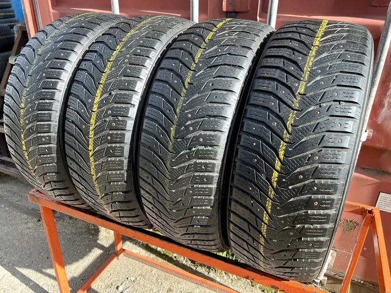 Комплект б/у шин 235/60 R18 Kumho WinterCraft Ice WS31