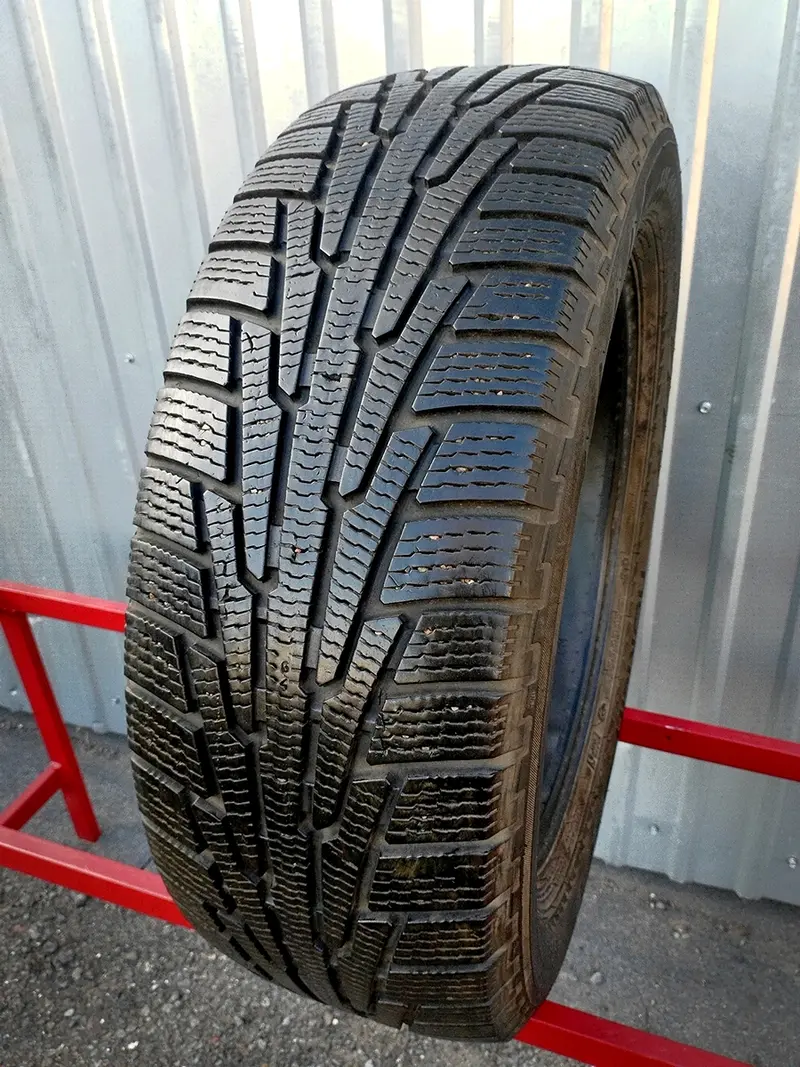 Б/у шина 235/60 R18 Nokian Hakkapeliitta R SUV