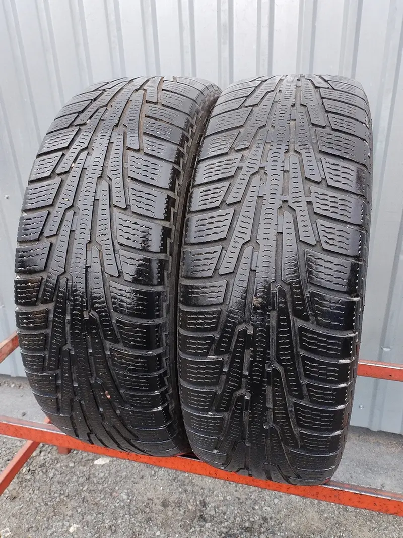 Пара б/у шин 235/60 R18 Nokian Hakkapeliitta R SUV