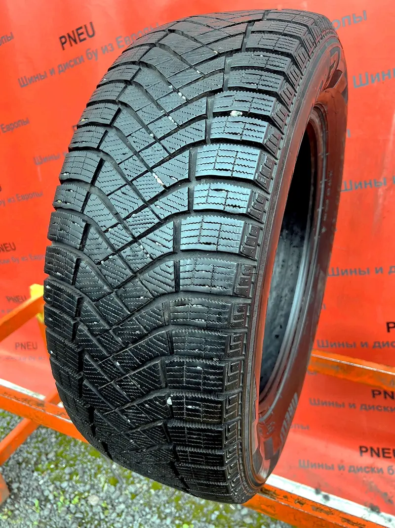 Б/у шина 235/60 R18 Pirelli Ice Zero FR