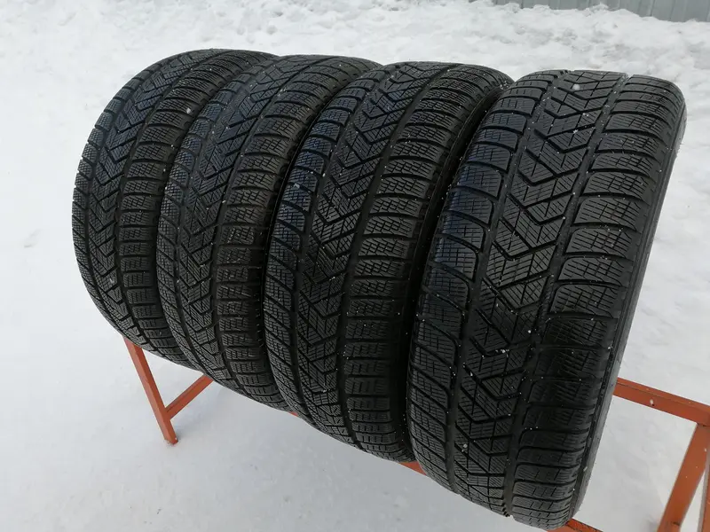 Комплект б/у шин 235/60 R18 Pirelli Scorpion Winter