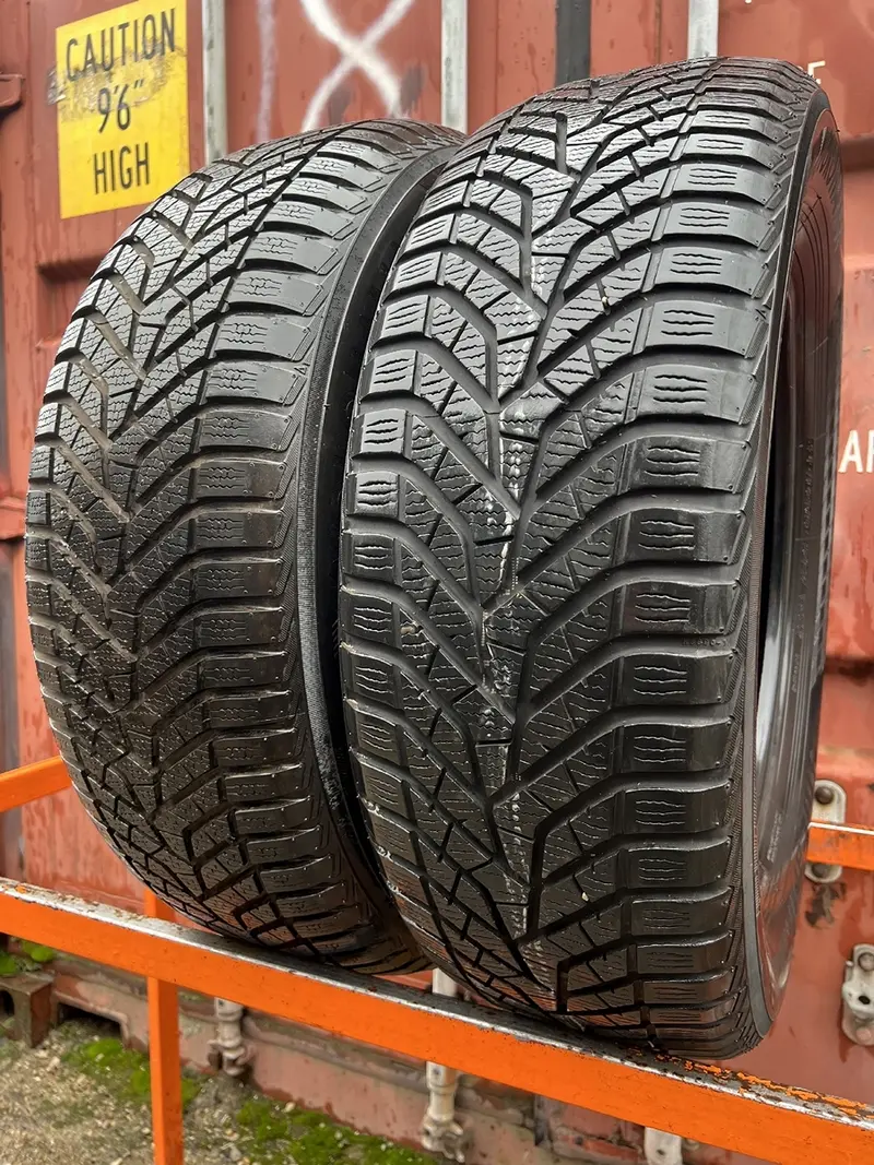 Пара б/у шин 235/60 R18 Yokohama BluEarth Winter V905