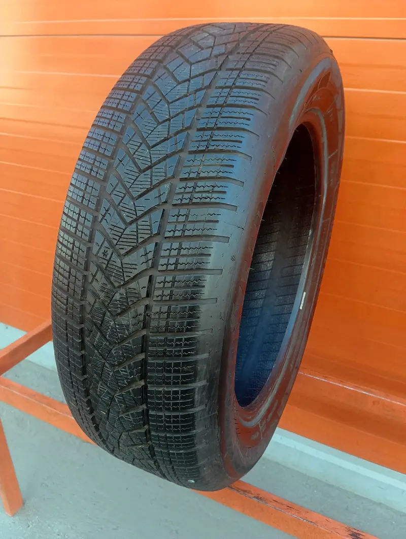 Б/у шина 235/60 R20 Goodyear Ultra Grip Performance +