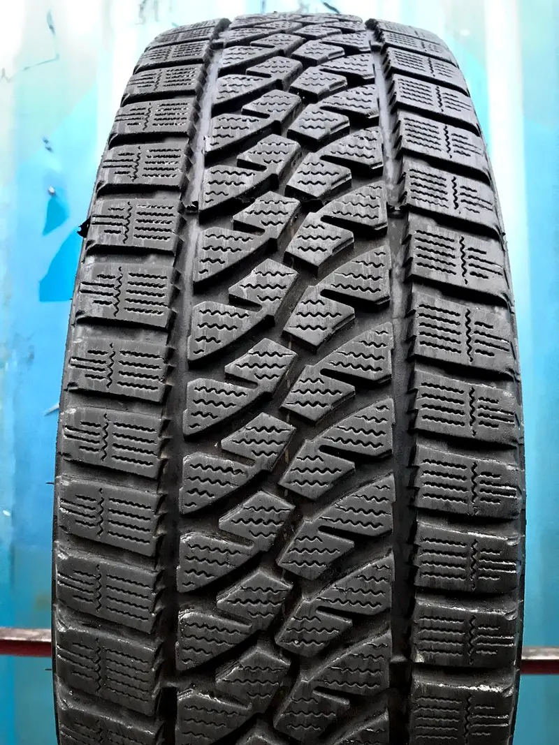 Б/у шина 235/65 R16C Bridgestone Blizzak W810
