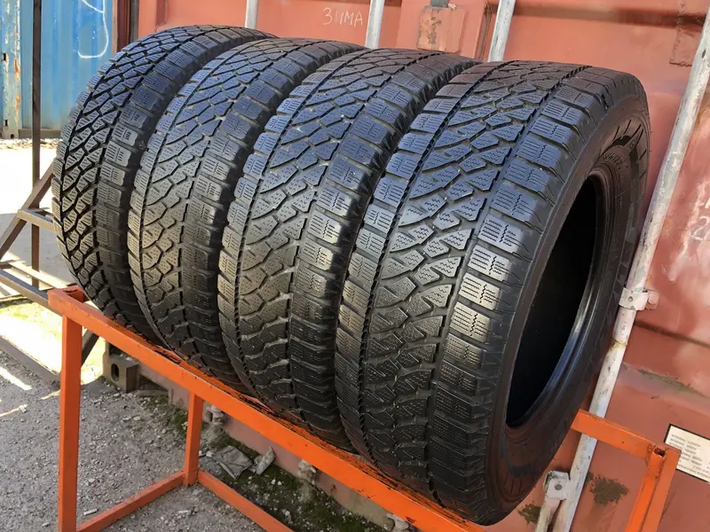 Комплект б/у шин 235/65 R16C Bridgestone Blizzak W810