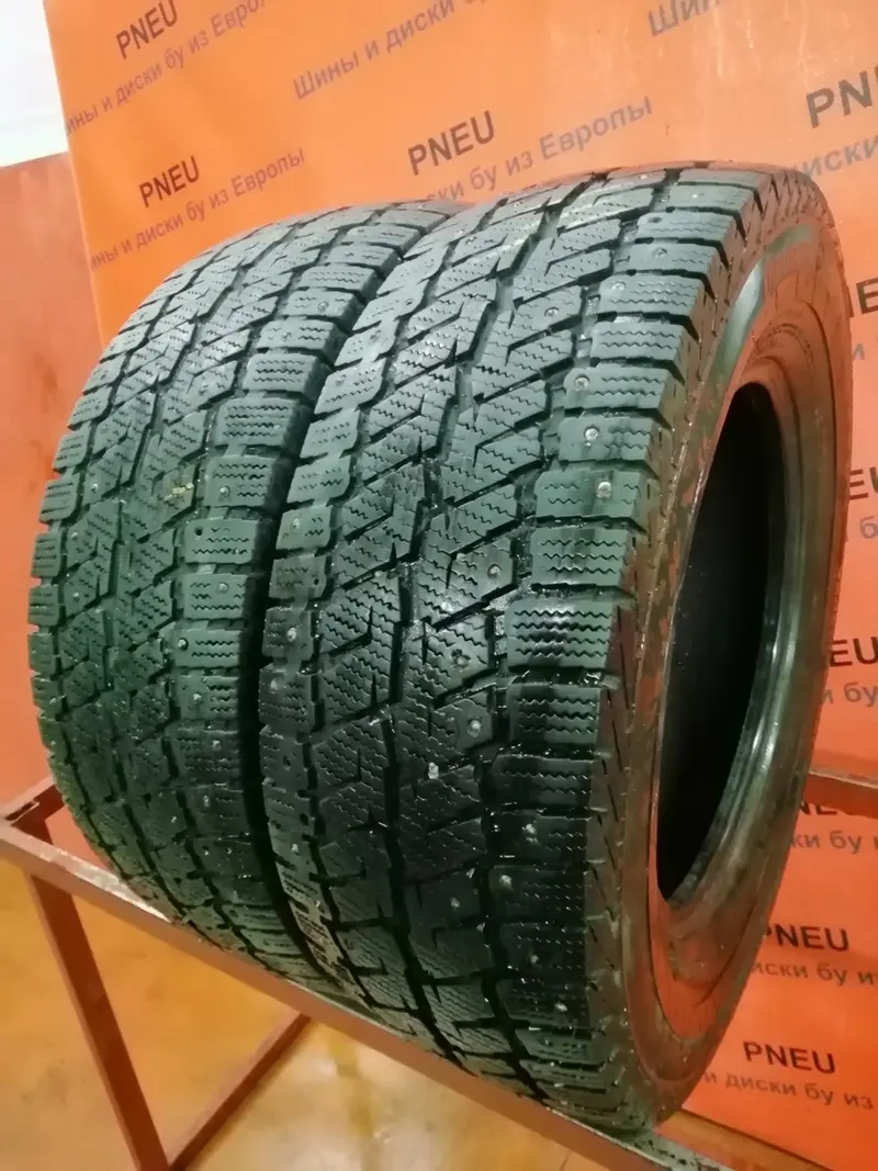 Пара б/у шин 235/65 R16C Continental VancoIceContact