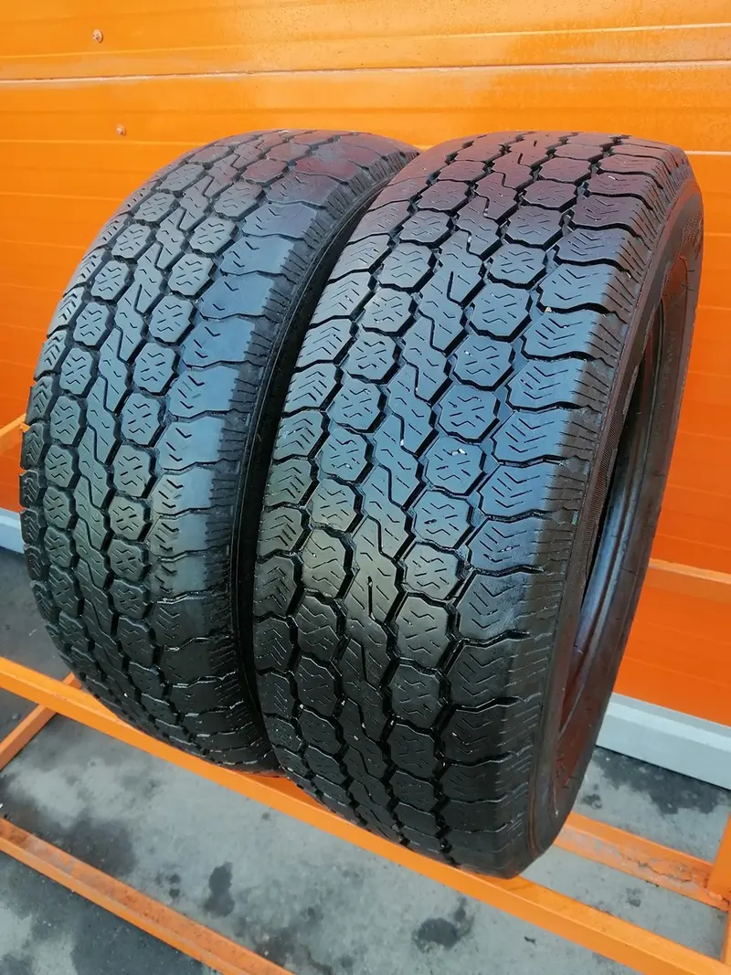 Пара б/у шин 235/65 R16C Goodyear Cargo Vector