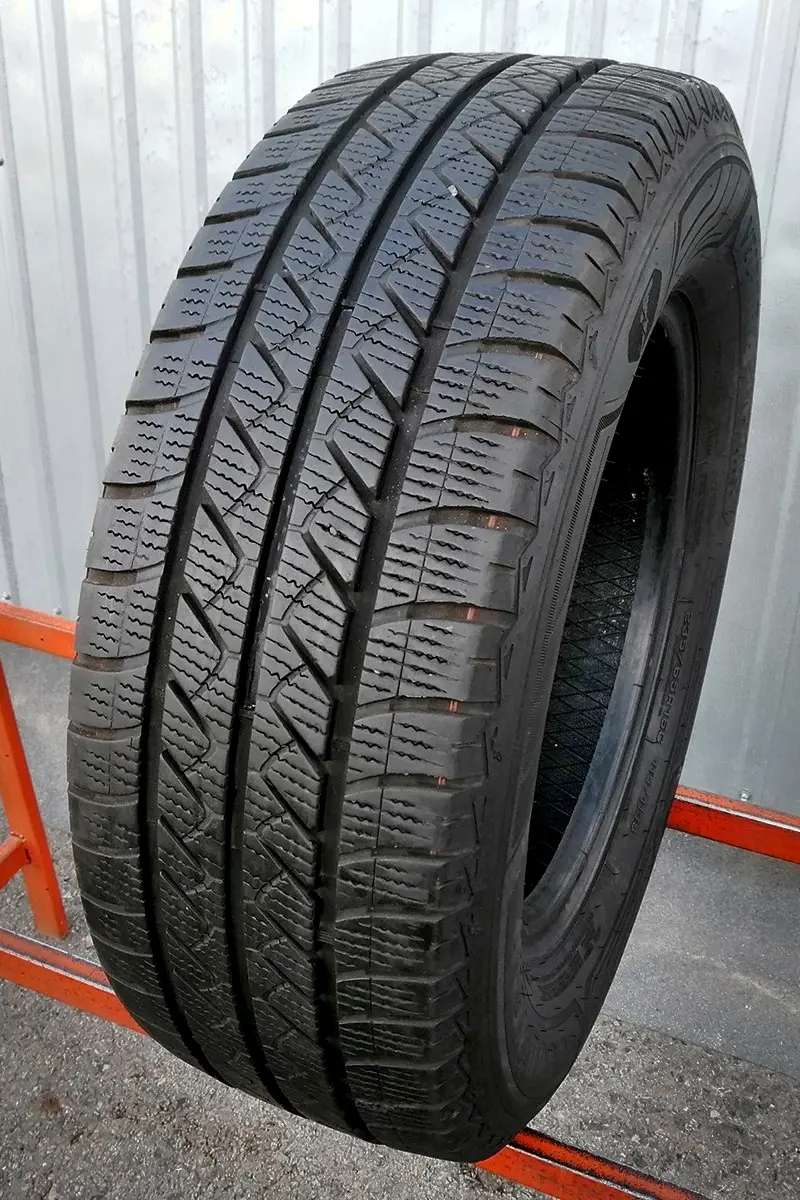 Б/у шина 235/65 R16C Goodyear Vector 4Seasons Cargo