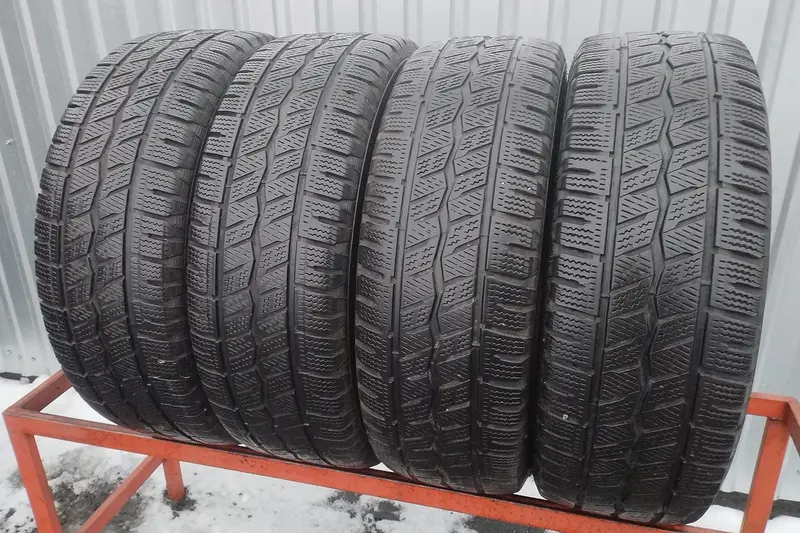 Комплект б/у шин 235/65 R16C Hankook Winter i Cept LV RW12