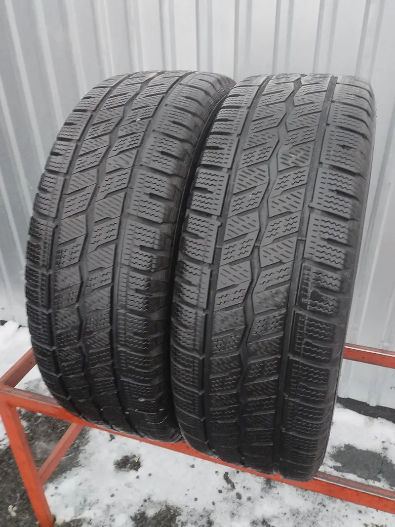 Пара б/у шин 235/65 R16C Hankook Winter i Cept LV RW12
