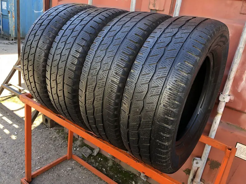 Комплект б/у шин 235/65 R16C Hankook Winter i Cept LV RW12