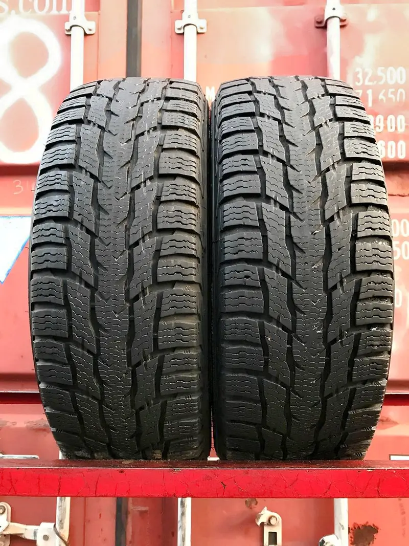 Пара б/у шин 235/65 R16C Nokian Hakkapeliitta CR3