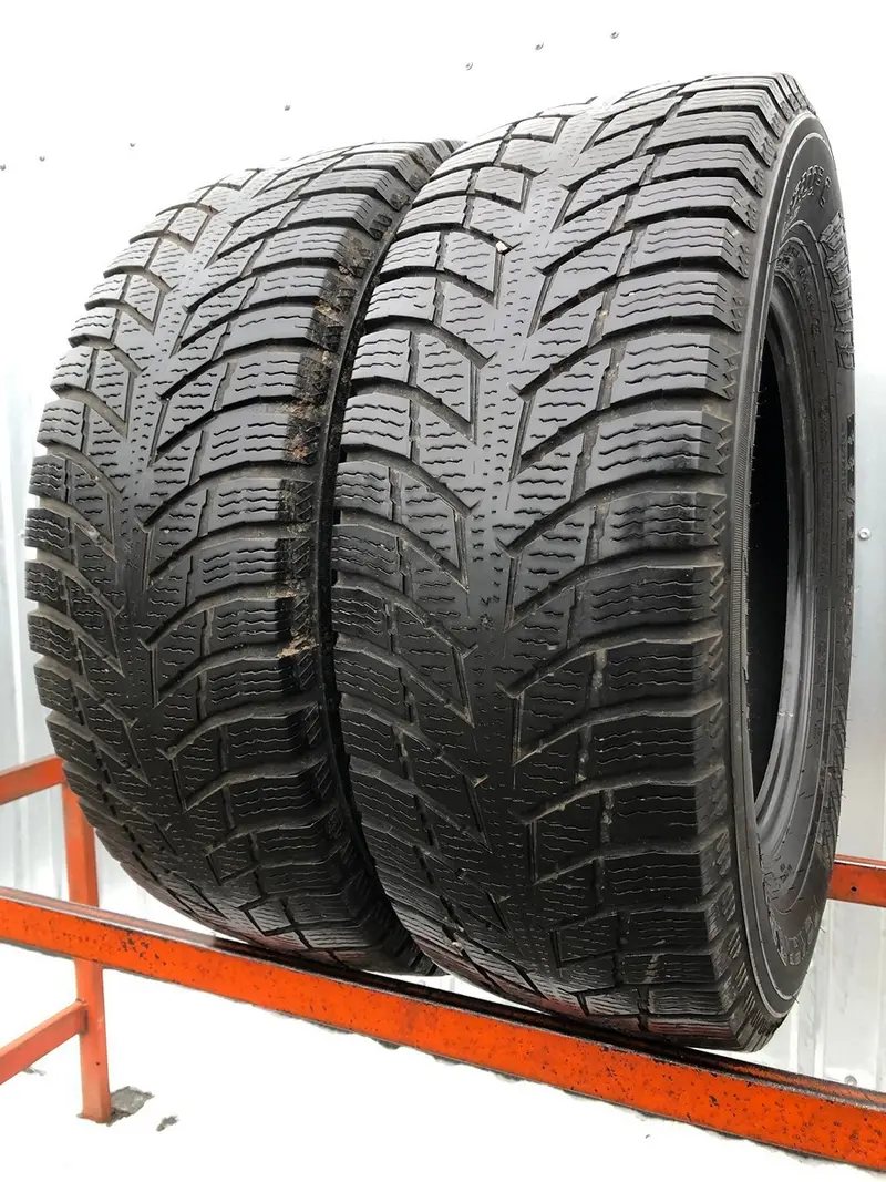 Пара б/у шин 235/65 R16C Nokian Snowproof C