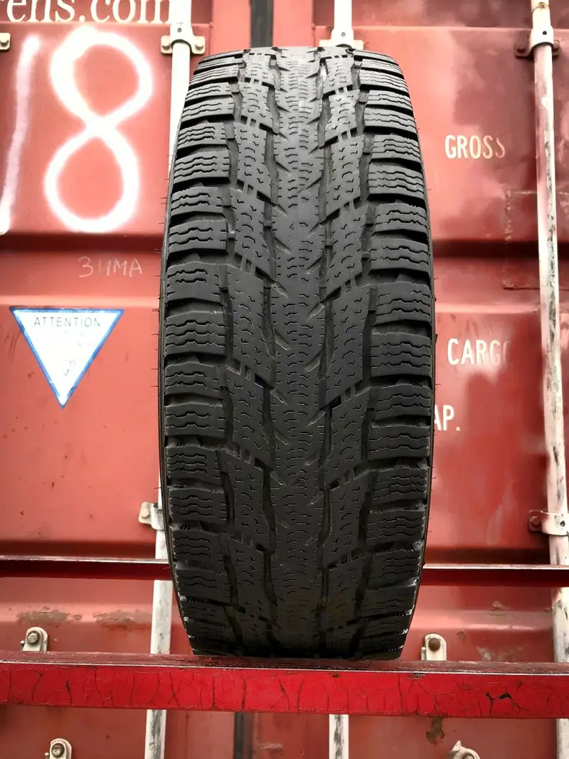 Б/у шина 235/65 R16C Nokian WR C3