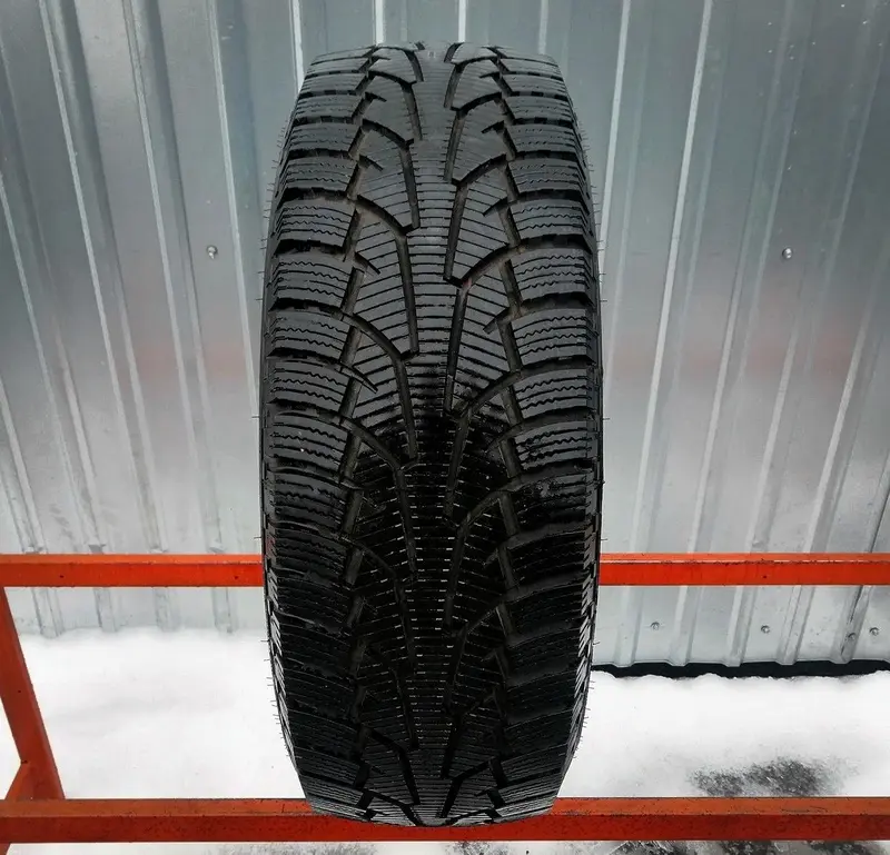 Б/у шина 235/65 R16C Nokian Weatherproof C
