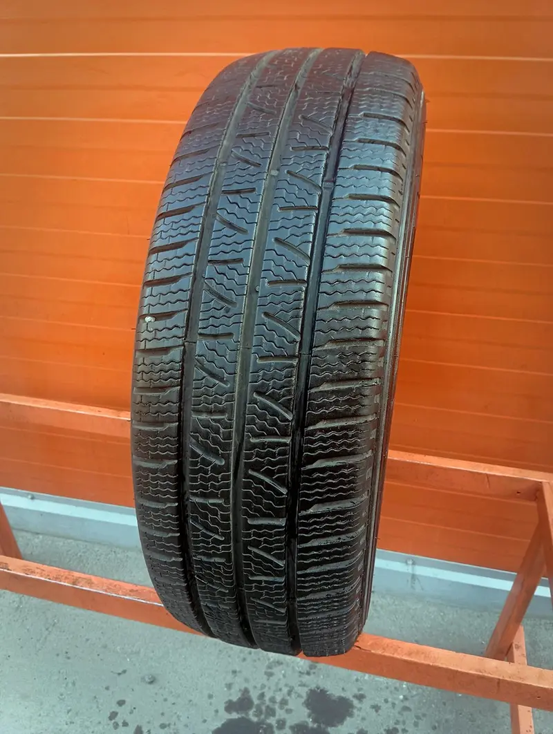 Б/у шина 235/65 R16C Pirelli Carrier Winter