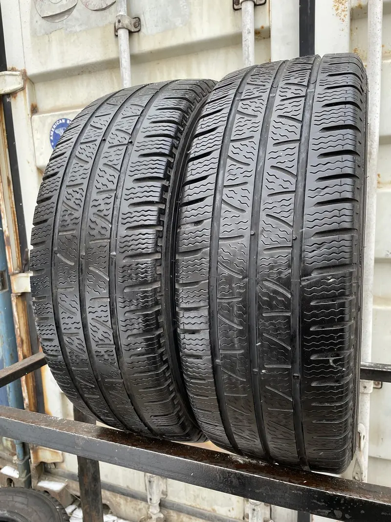 Пара б/у шин 235/65 R16C Pirelli Carrier Winter