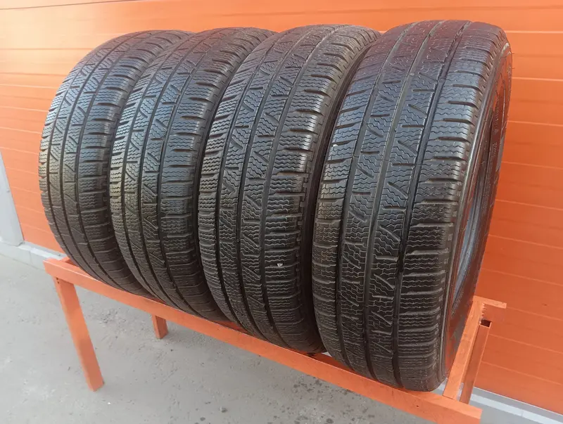 Комплект б/у шин 235/65 R16C Pirelli Carrier Winter