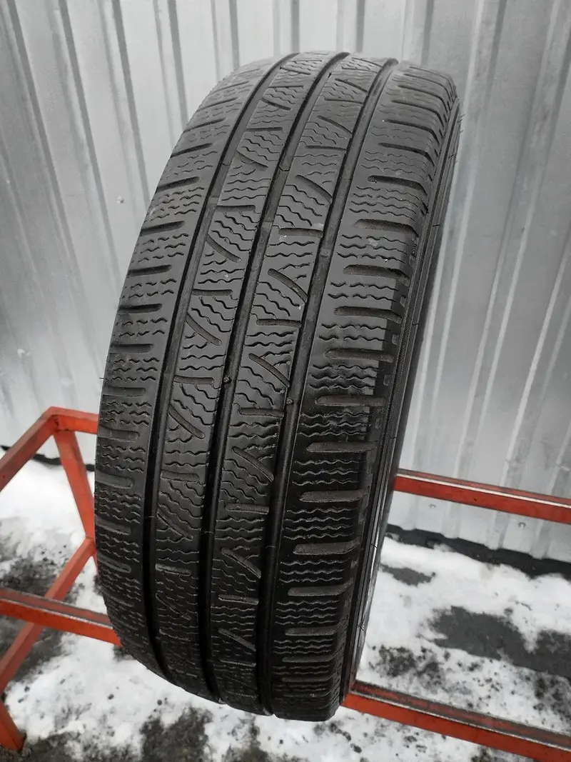 Б/у шина 235/65 R16C Pirelli Carrier Winter, фото 1