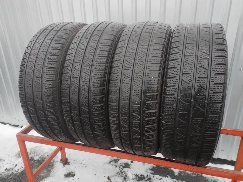 Комплект б/у шин 235/65 R16C Pirelli Carrier Winter