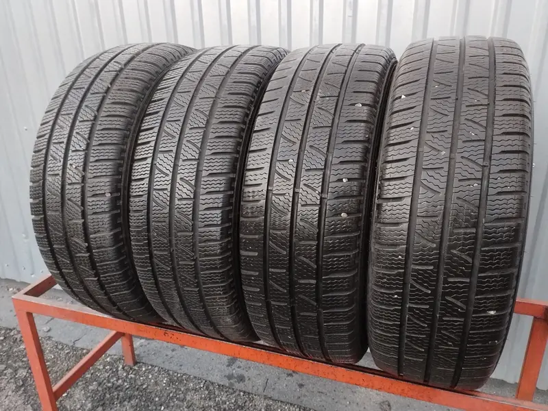 Комплект б/у шин 235/65 R16C Pirelli Carrier Winter
