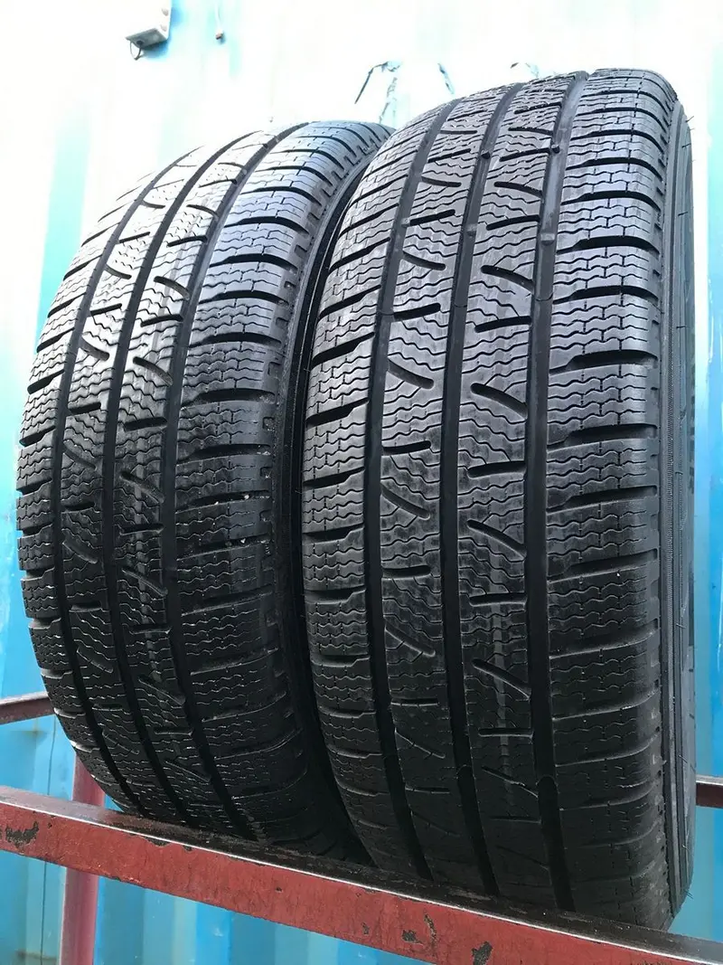 Пара б/у шин 235/65 R16C Pirelli Carrier Winter, фото 1