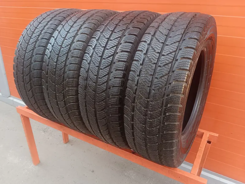 Комплект б/у шин 235/65 R16C Uniroyal Snow Max 3, фото 1