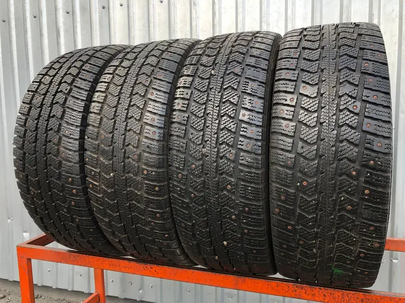Комплект б/у шин 235/65 R16C Viatti Vettore Inverno V-524