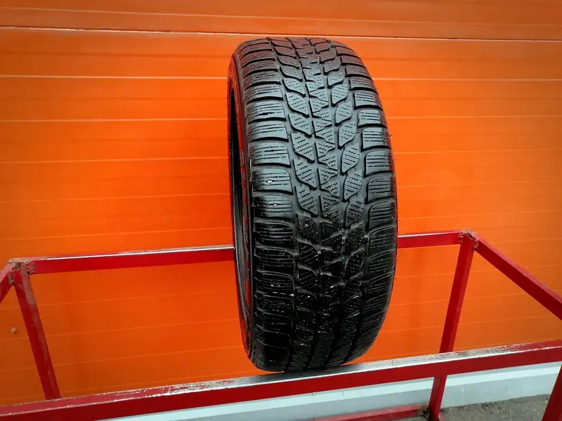 Б/у шина 235/65 R17 Bridgestone Blizzak LM25