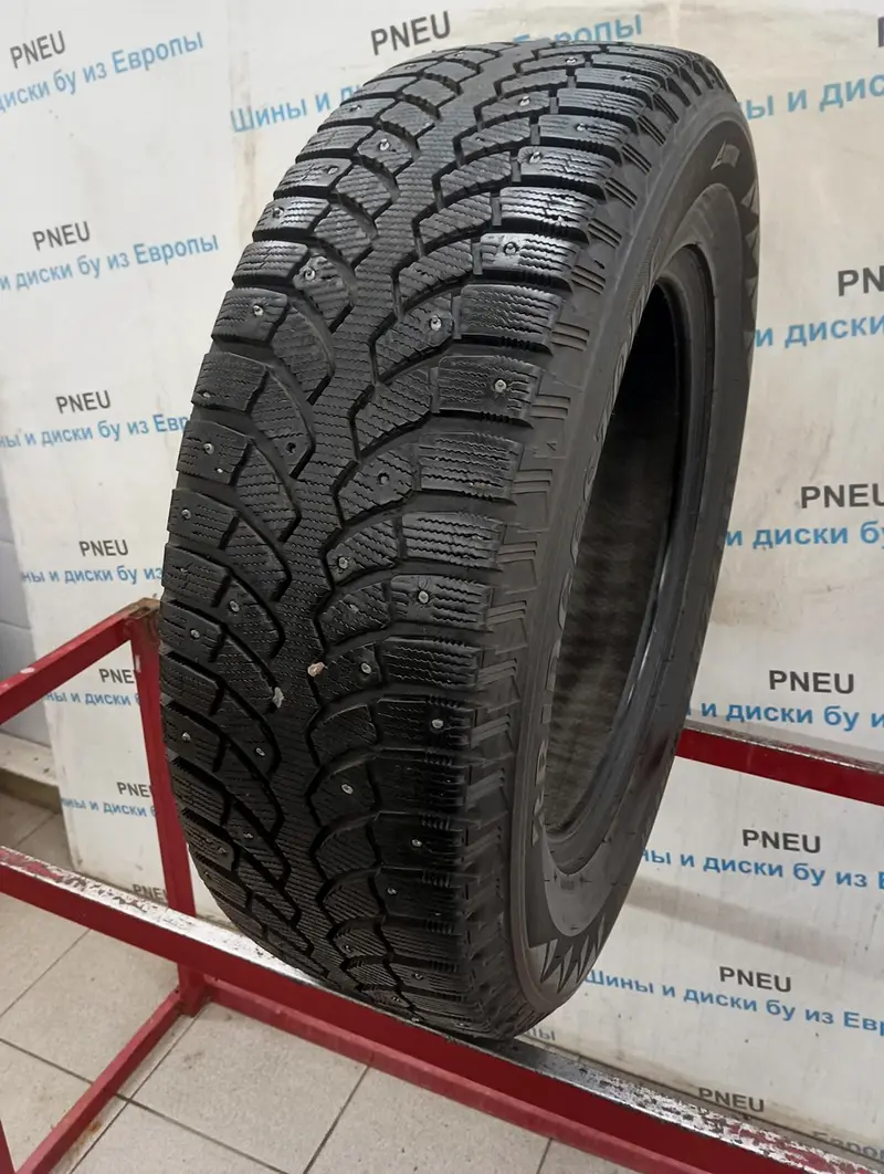Б/у шина 235/65 R17 Bridgestone Blizzak Spike-01
