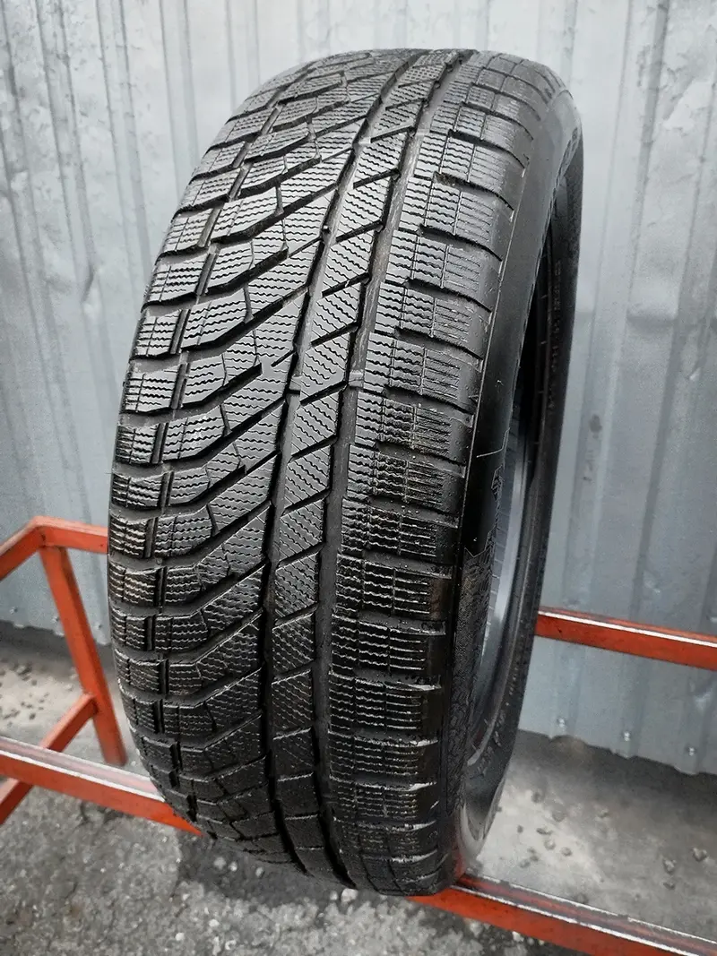 Б/у шина 235/65 R17 Falken Eurowinter HS02 Pro, фото 1