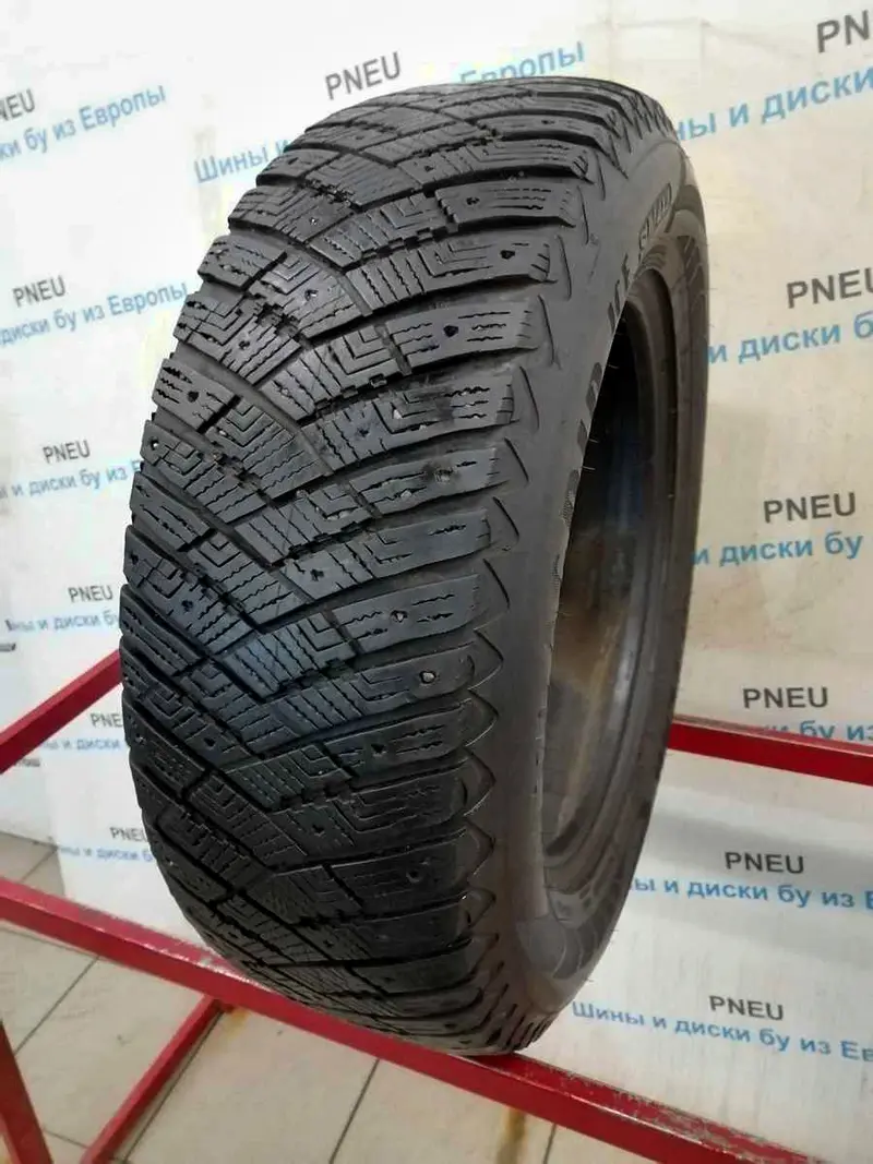 Б/у шина 235/65 R17 Goodyear Ultra Grip Ice Arctic SUV 4x4