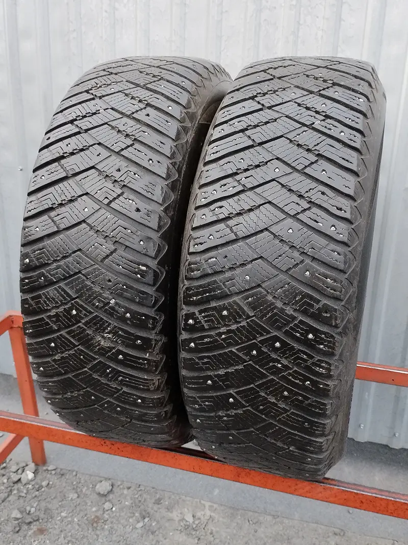Пара б/у шин 235/65 R17 Goodyear Ultra Grip Ice Arctic SUV 4x4
