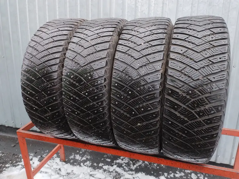 Комплект б/у шин 235/65 R17 Goodyear Ultra Grip Ice Arctic SUV 4x4