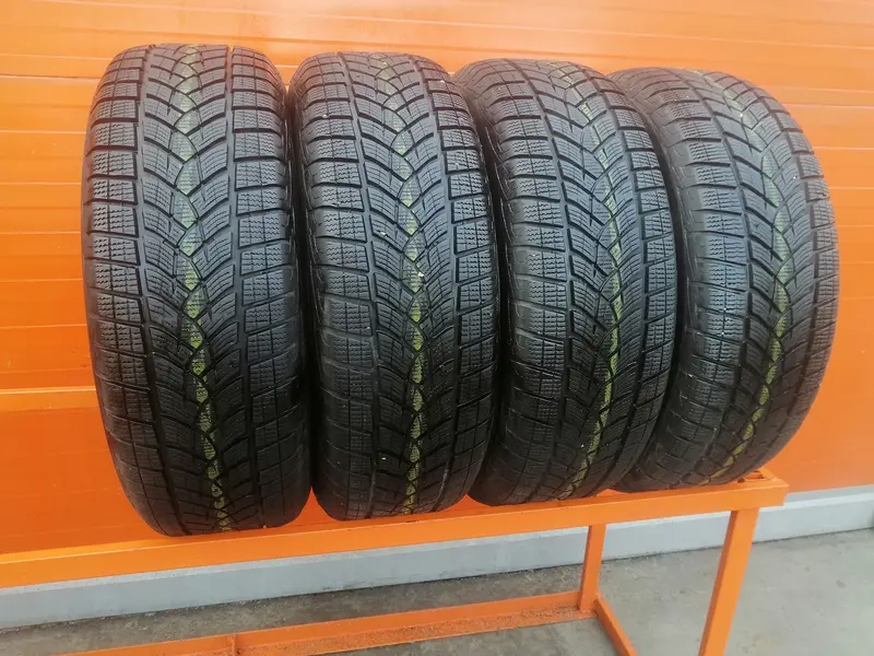 Комплект б/у шин 235/65 R17 Goodyear Ultra Grip Perfomance GEN-1 SUV