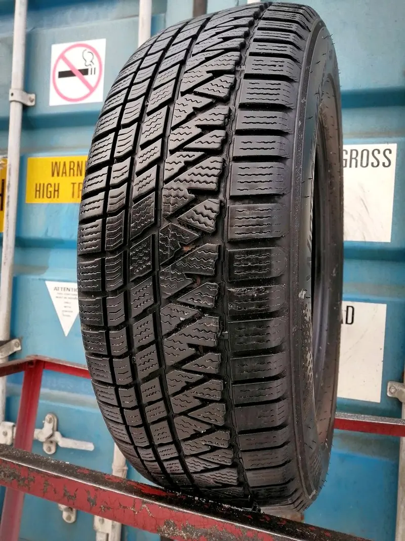 Б/у шина 235/65 R17 Kumho WinterCraft WS71, фото 1