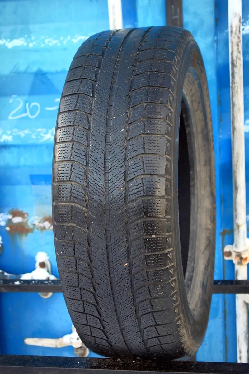 Б/у шина 235/65 R17 Michelin Latitude X-Ice 2