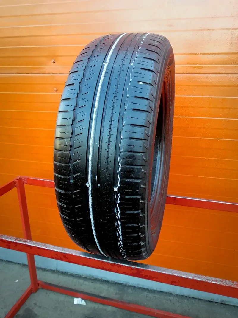 Б/у шина 235/65 R17 Nokian Hakka SUV